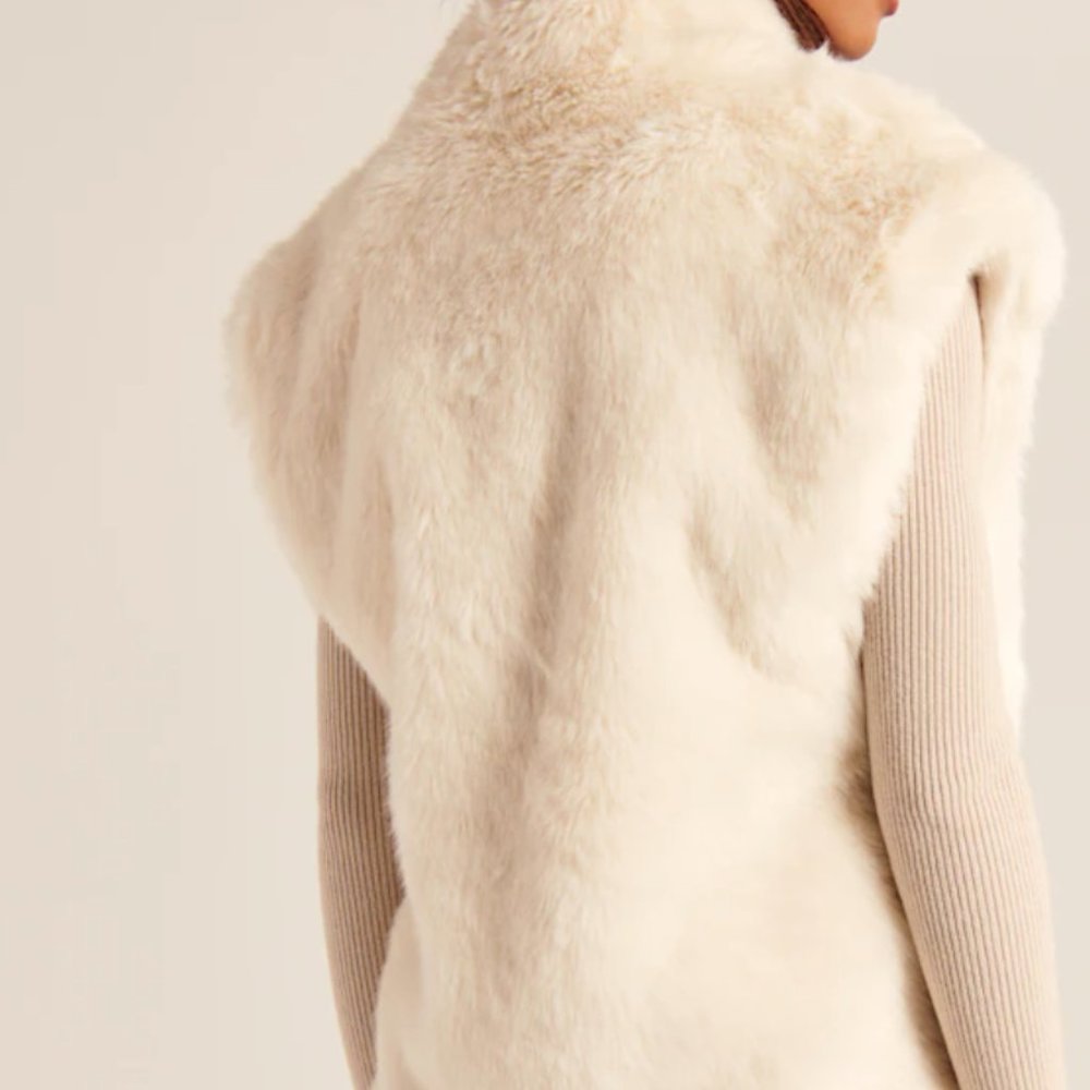 NWT Faux Fur Vest - Picture 3 of 3